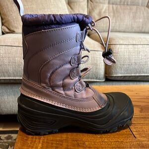 The North Face girls Alpenglow purple waterproof snow boots size 2.